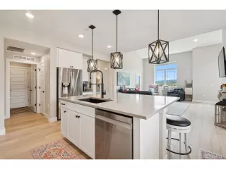 Photo #2: 2408604 Listing