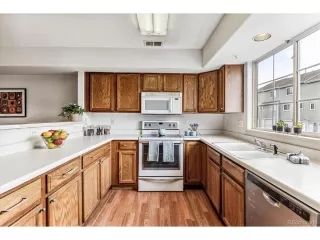 Photo #5: 2409255 Listing