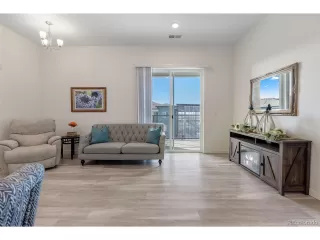 Photo #5: 2410285 Listing 