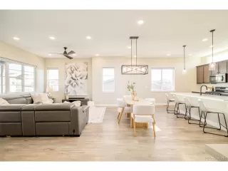 Photo #6: 2411627 Listing