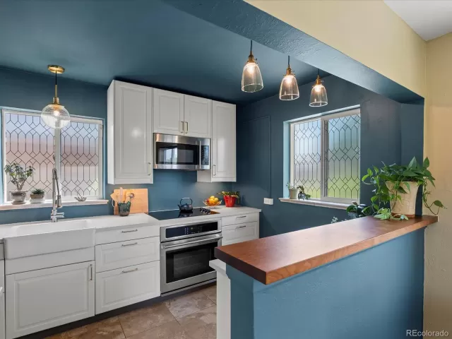 MLS: 2412621 Condo For Sale