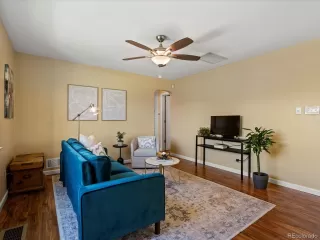 Photo #3: 2412621 Listing