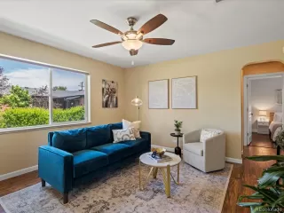 Photo #4: 2412621 Listing