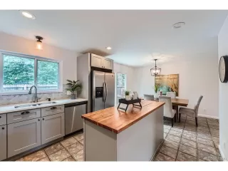 Photo #3: 2414314 Listing