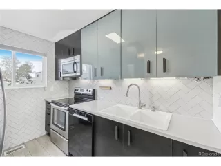 Photo #3: 2416457 Listing