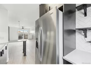 Photo #4: 2416457 Listing