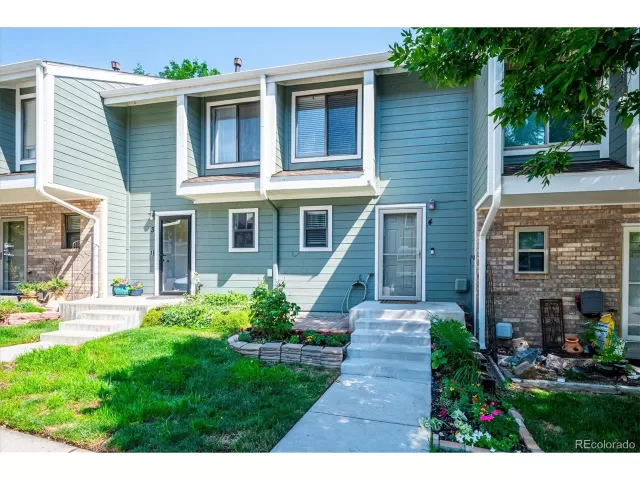 MLS: 2417989 Condo For Sale