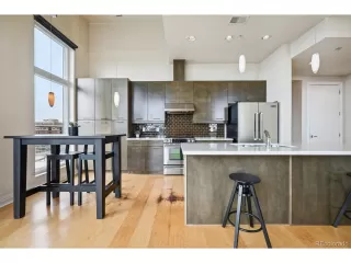 Photo #5: 2425699 Listing
