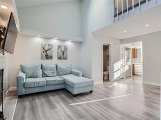 Photo #5: 2428044 Listing