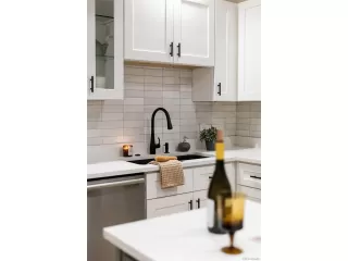 Photo #4: 2428401 Listing 