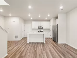 Photo #4: 2441360 Listing