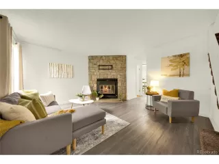 Photo #4: 2444044 Listing