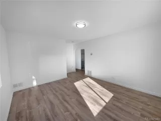 Photo #3: 2451973 Listing 