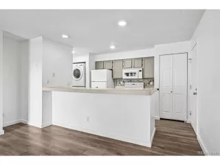 Photo #2: 2457989 Listing 