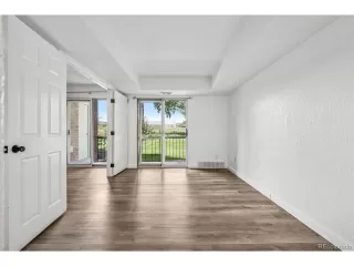 Photo #5: 2457989 Listing 