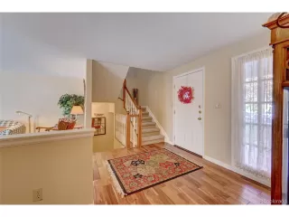 Photo #4: 2461585 Listing