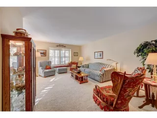 Photo #5: 2461585 Listing