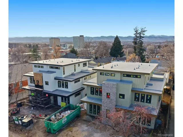 MLS: 2462494 Condo For Sale