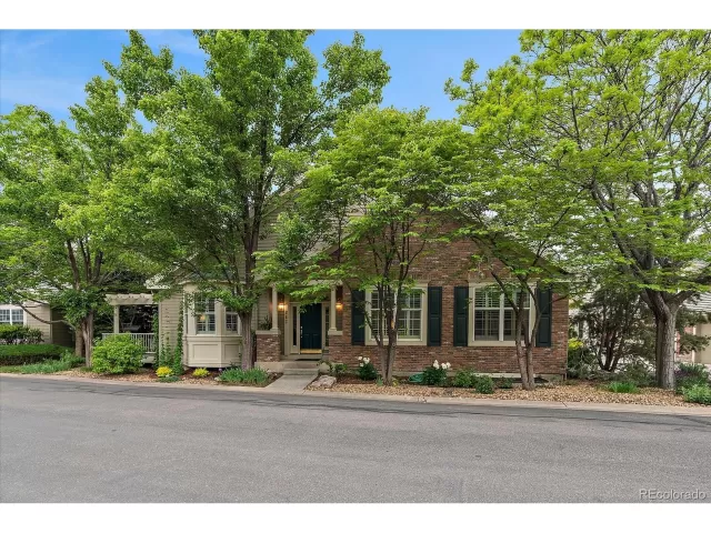 MLS: 2463512 Condo For Sale