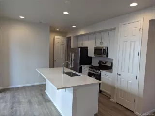 Photo #2: 2465631 Listing