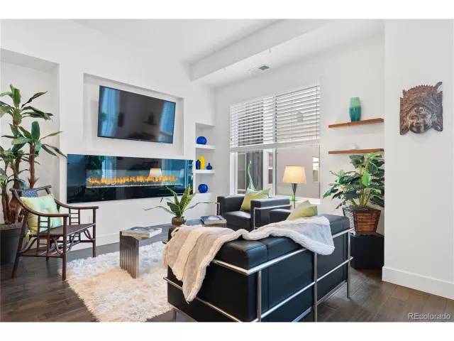 MLS: 2468611 Condo For Sale