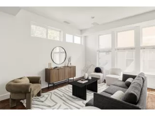 Photo #4: 2470019 Listing