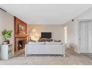 Photo #3: 2470119 Listing