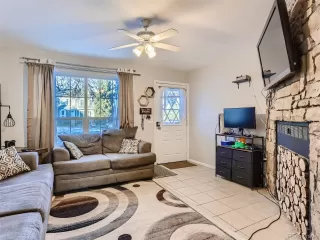 Photo #4: 2472561 Listing 