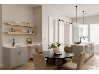 Photo #5: 2482585 Listing