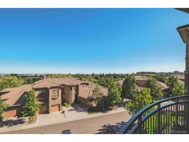 MLS: 2487908 Condo For Sale