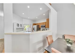 Photo #5: 2488109 Listing