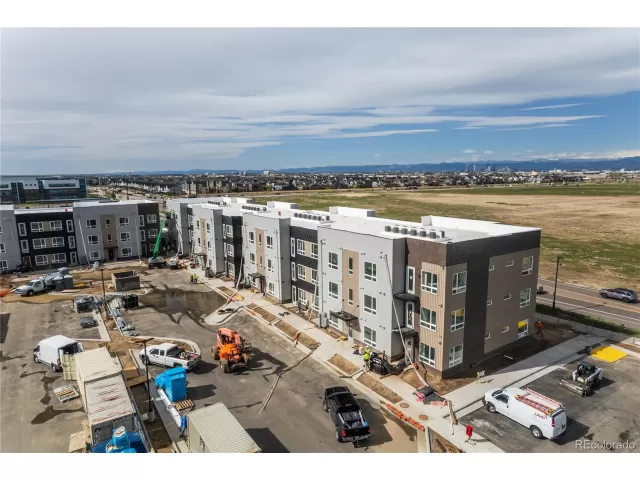 MLS: 2492773 Condo For Sale