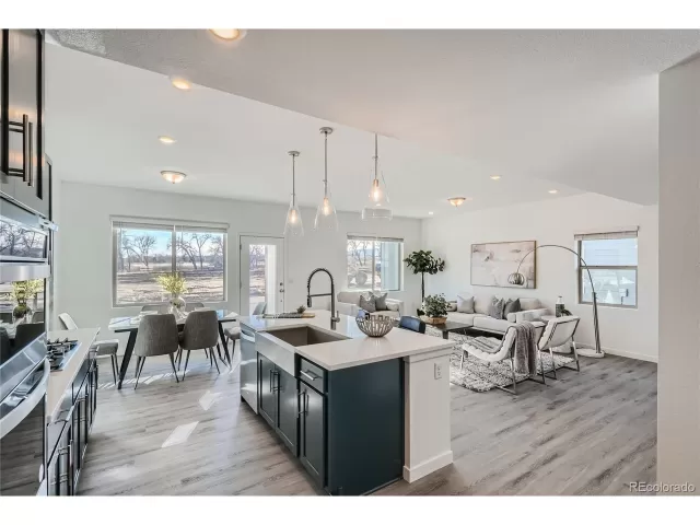 MLS: 2494017 Condo For Sale