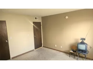 Photo #6: 2495451 Listing