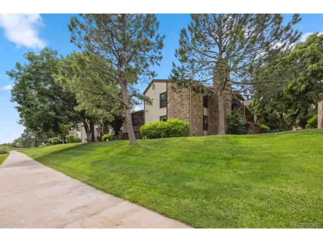 MLS: 2498440 Condo For Sale