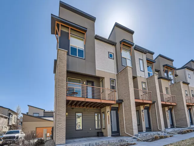 MLS: 2499601 Condo For Sale