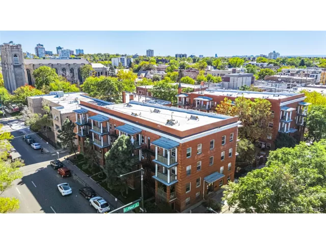 MLS: 2499900 Condo For Sale