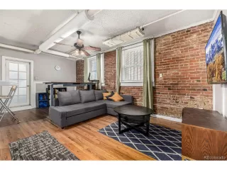 Photo #5: 2499900 Listing