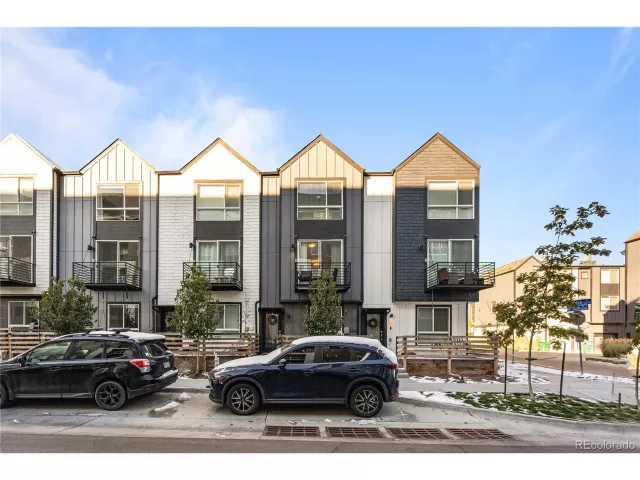 MLS: 2524073 Condo For Sale