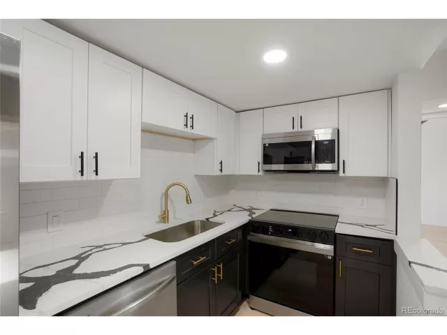 MLS: 2553827 Condo For Sale