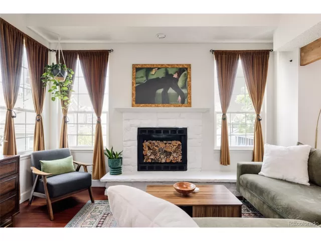 MLS: 2555291 Condo For Sale