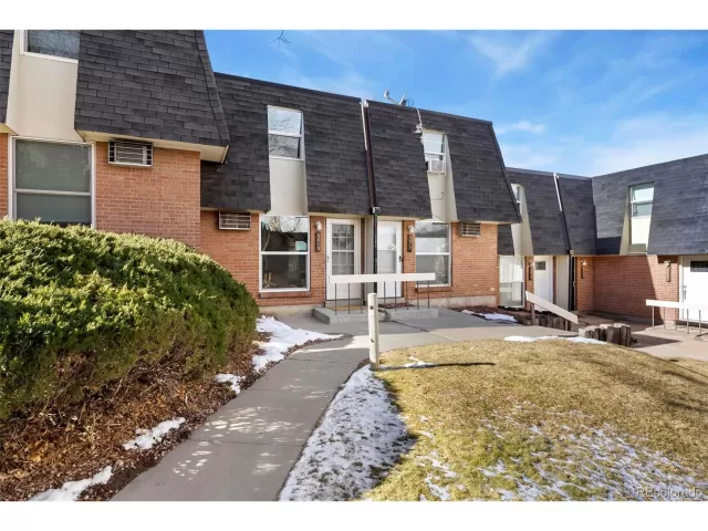 MLS: 2557206 Condo For Sale