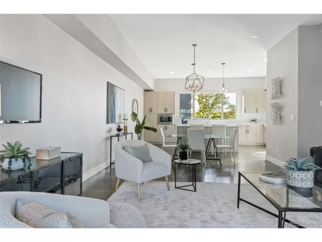 MLS: 2560608 Condo For Sale