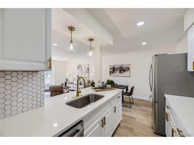 MLS: 2562712 Condo For Sale