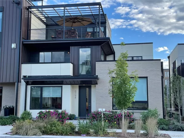 MLS: 2563763 Condo For Sale