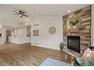 Photo #2: 2565190 Listing