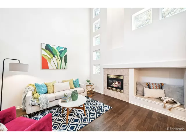 MLS: 2579588 Condo For Sale