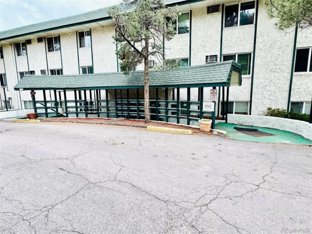 MLS: 2585088 Condo For Sale