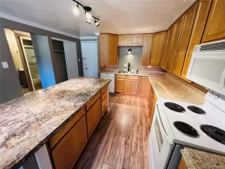 Photo #6: 2586360 Listing