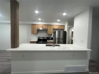 Photo #3: 2590592 Listing